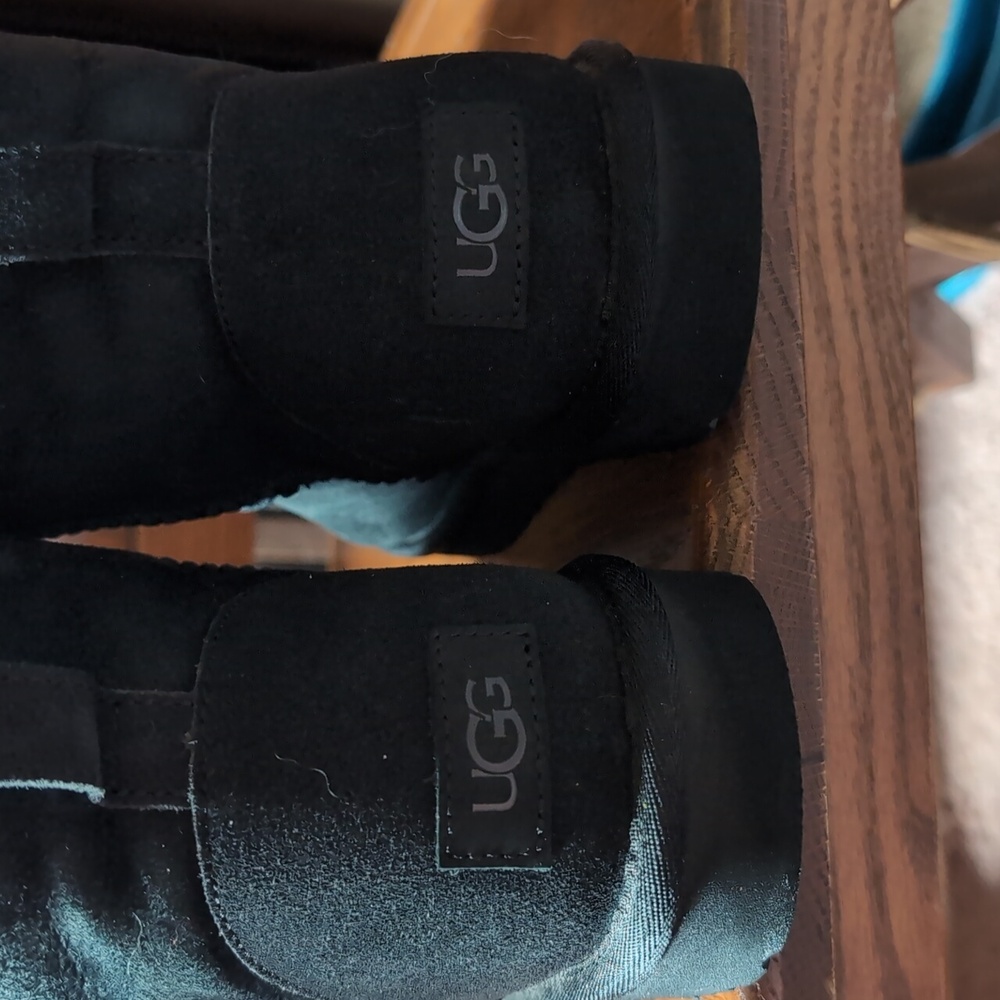 UGG Black classic mini II